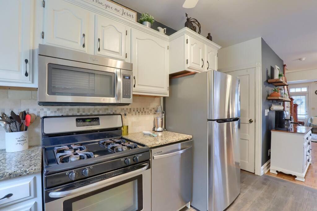 Rare City Home W/ Backyard Fire-Pit & Hottub Lancaster Extérieur photo