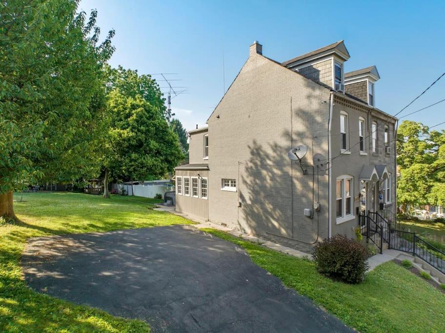 Rare City Home W/ Backyard Fire-Pit & Hottub Lancaster Extérieur photo