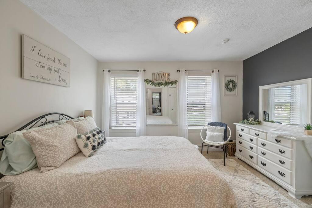 Rare City Home W/ Backyard Fire-Pit & Hottub Lancaster Extérieur photo
