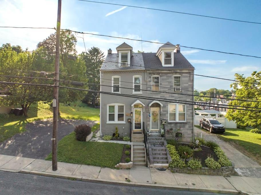 Rare City Home W/ Backyard Fire-Pit & Hottub Lancaster Extérieur photo