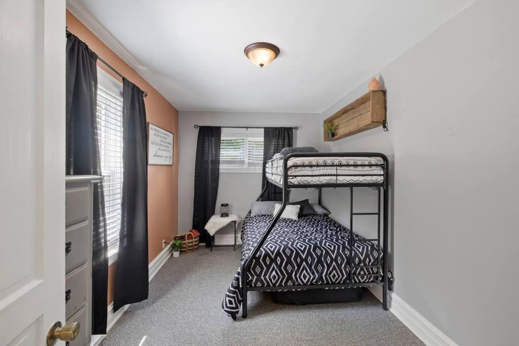 Rare City Home W/ Backyard Fire-Pit & Hottub Lancaster Extérieur photo