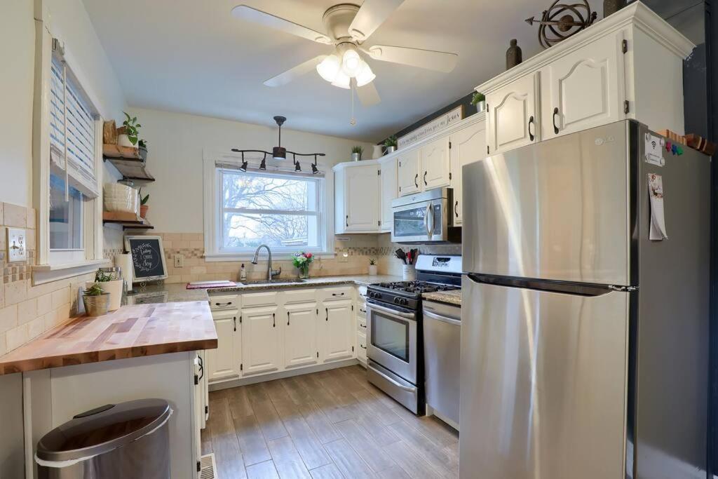 Rare City Home W/ Backyard Fire-Pit & Hottub Lancaster Extérieur photo