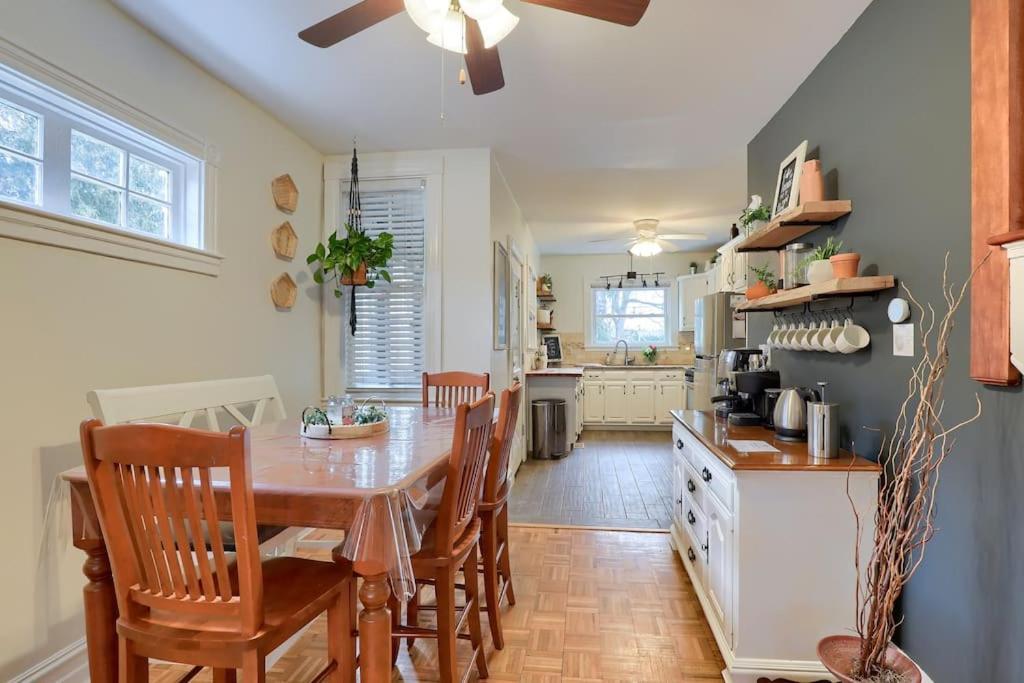 Rare City Home W/ Backyard Fire-Pit & Hottub Lancaster Extérieur photo