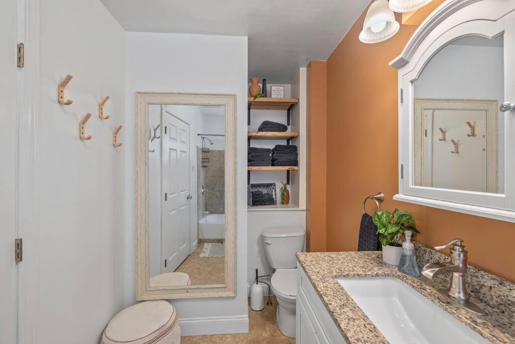 Rare City Home W/ Backyard Fire-Pit & Hottub Lancaster Extérieur photo