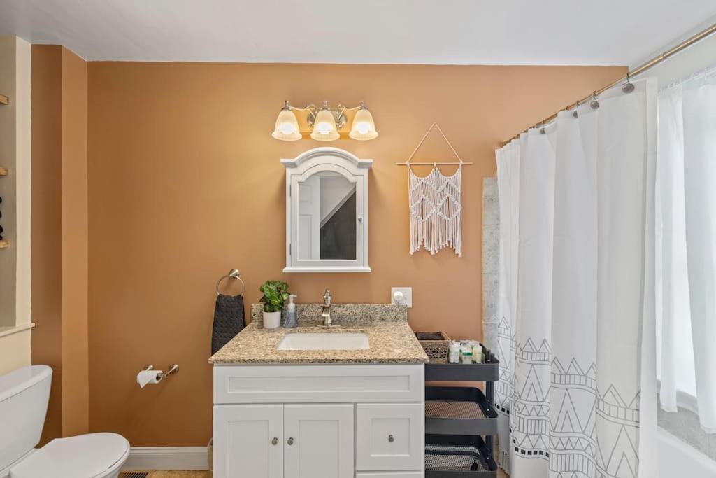Rare City Home W/ Backyard Fire-Pit & Hottub Lancaster Extérieur photo